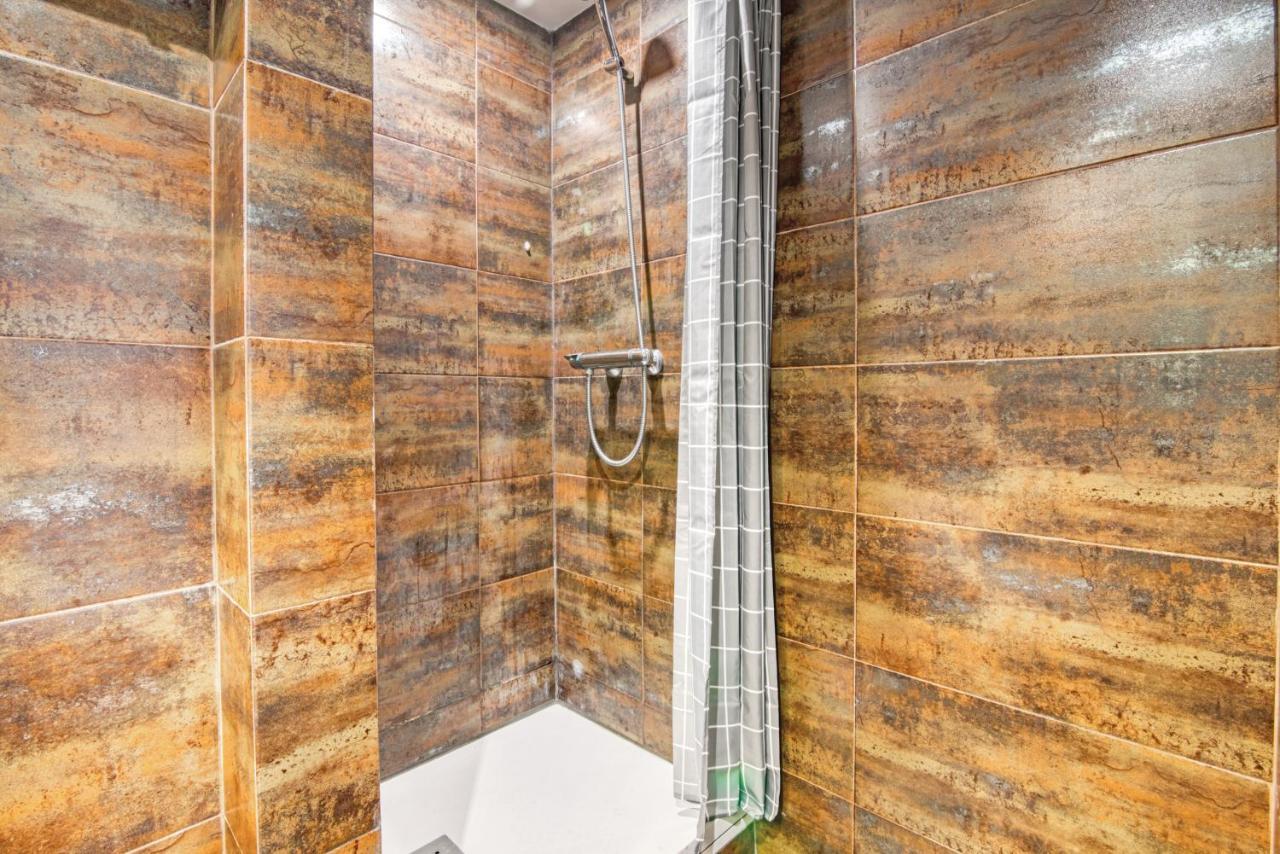 Cozy Penthouse, 20 Min To Downtown, Alcala Norte Мадрид Екстериор снимка